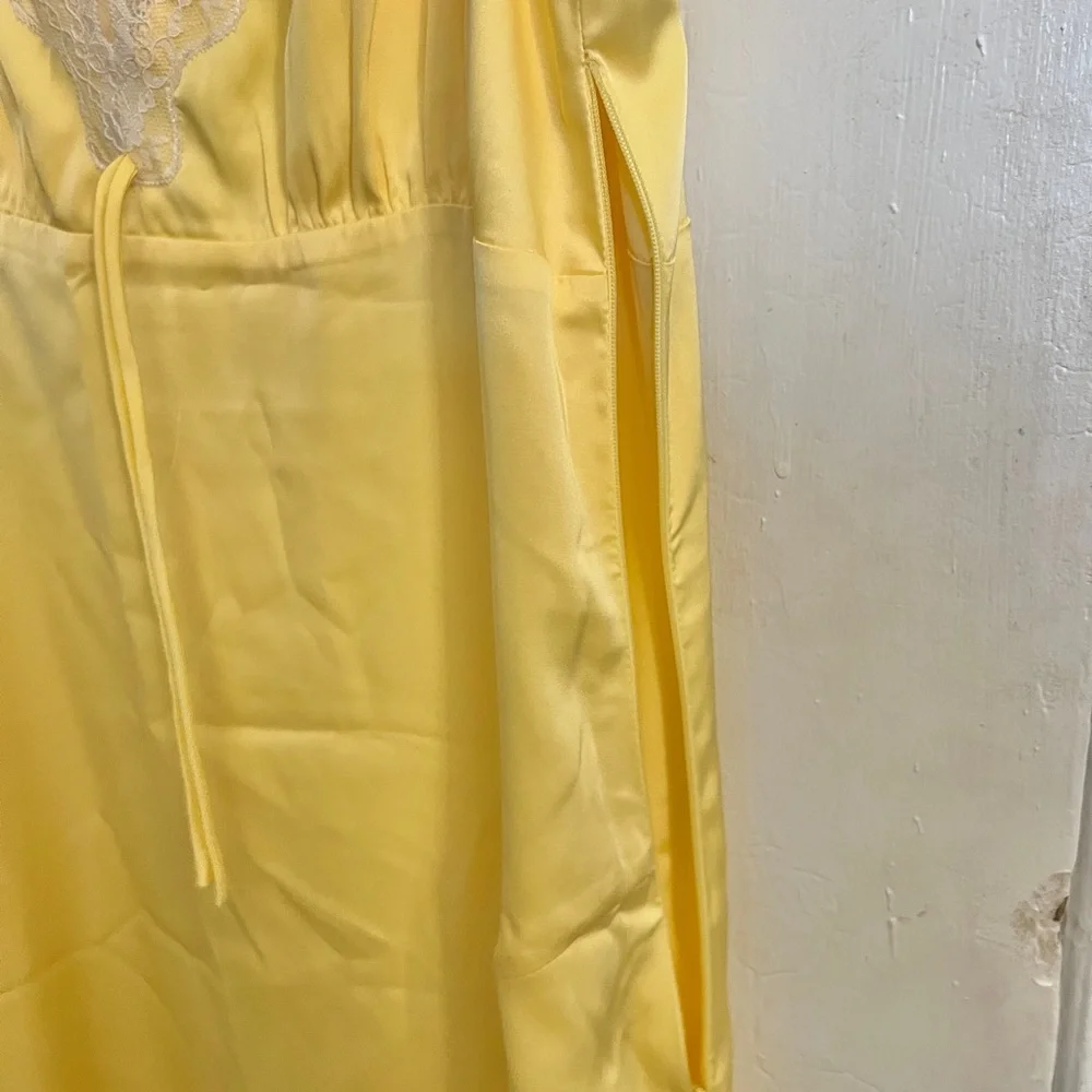 Yellow Lace-Trimmed max dress - Picture 4 of 4